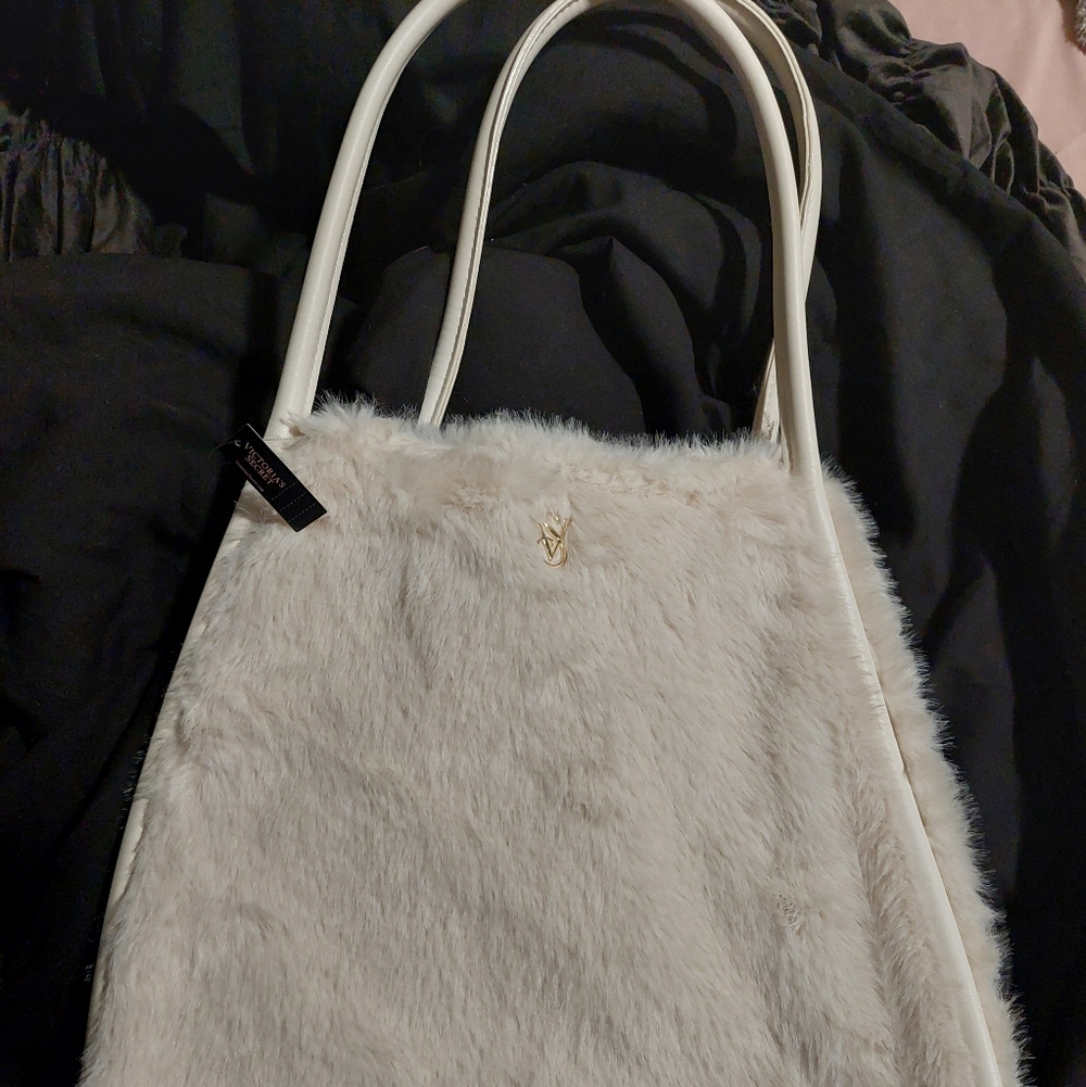 NWT Victoria's Secret Beige Cream Faux Fur Tote Bag - Picture 4 of 4